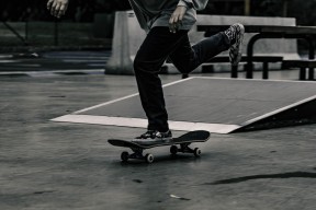开云体育app-欧冠淘汰赛之夜，库尔图瓦惊艳四座，一夫当关的现代门神启示录