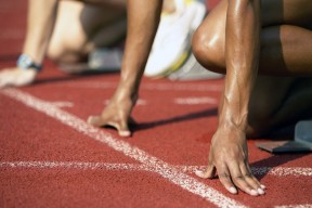 开云体育中国-东决关键战之夜，当布伦森的防守成为绞杀链，篮球智慧如何改写胜负天平？