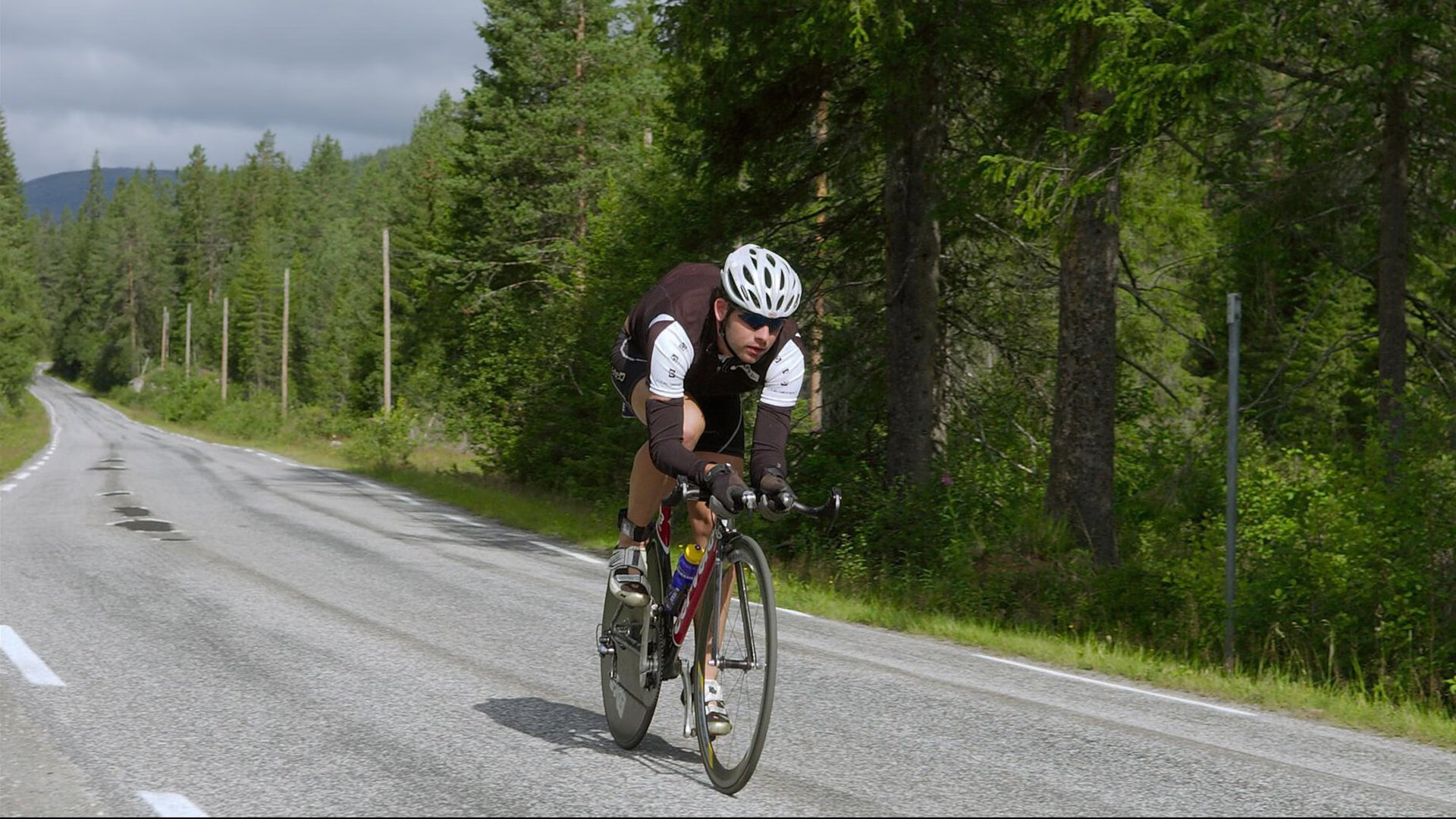 阿圭罗爆发与德国速胜，当个人英雄主义撞上精密机器