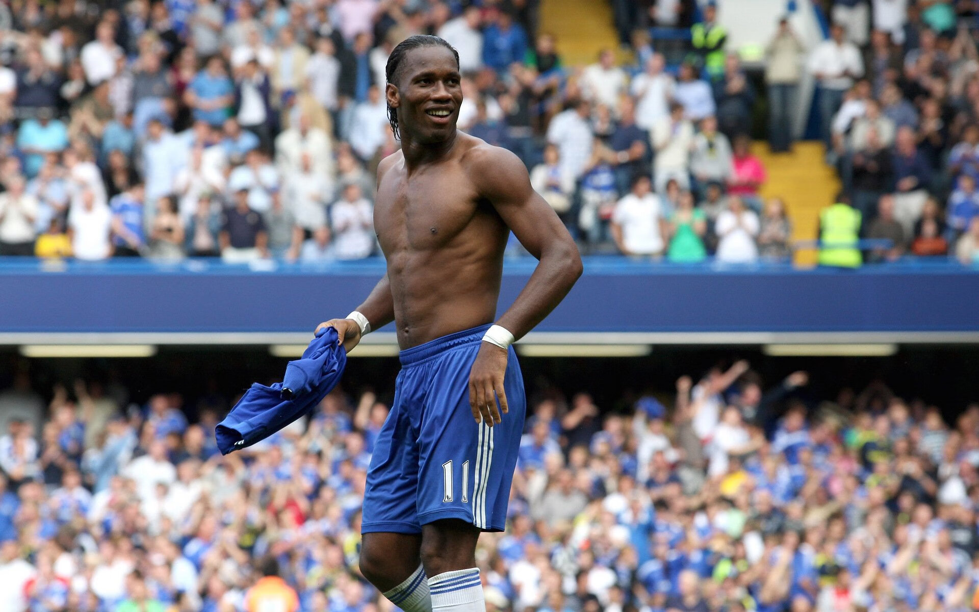 萨内一骑绝尘，足球如何缝合世界的裂痕？