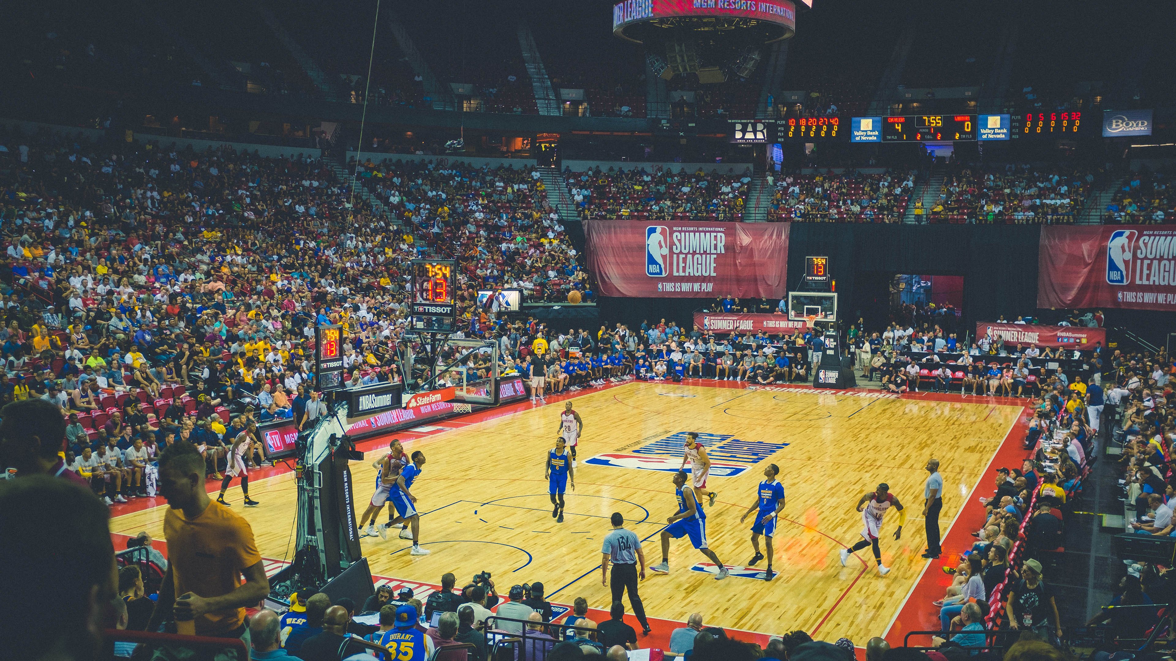 文班亚马，硬仗之王降临，魔术撕碎灰熊的钢铁丛林